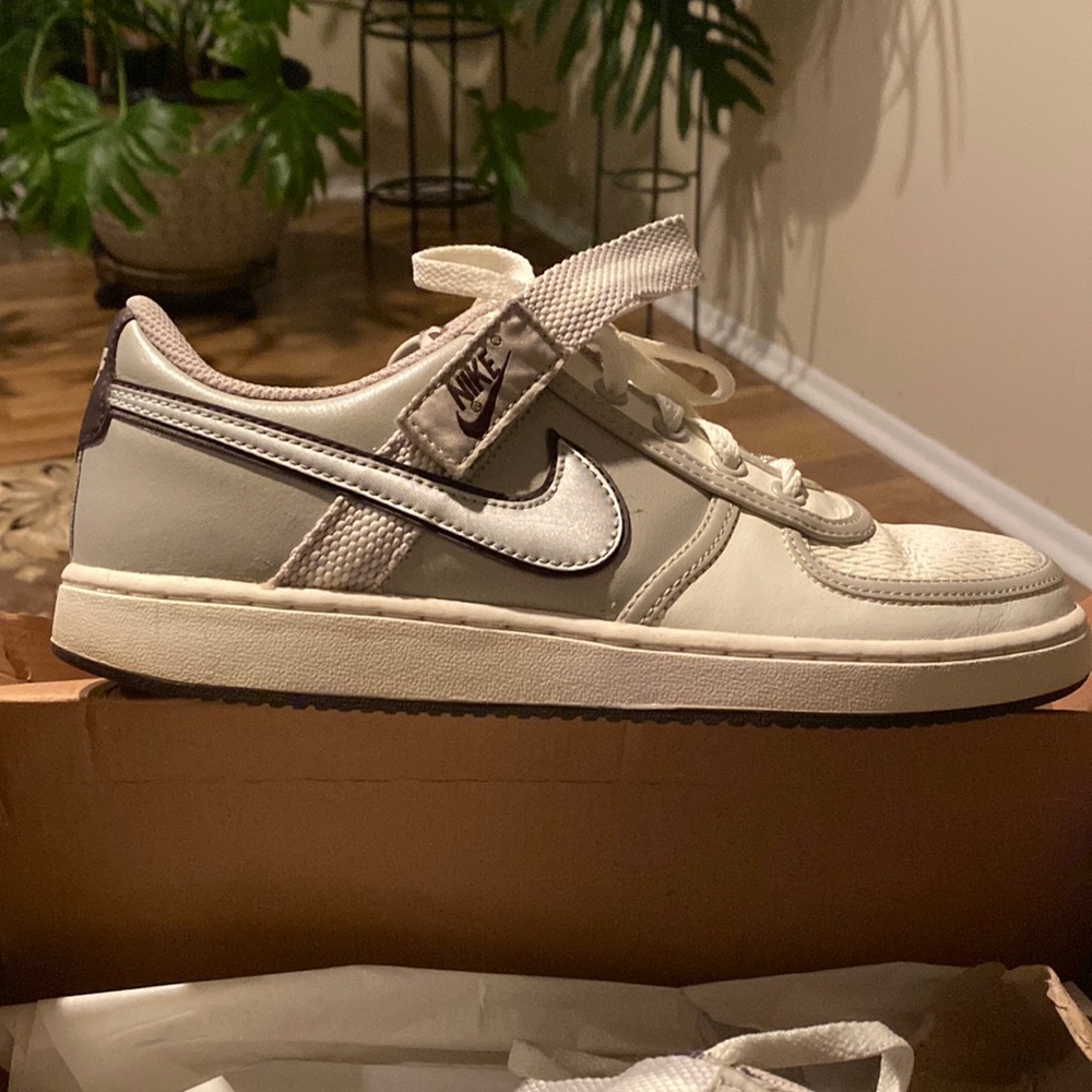 Nike’s Womens Vandal Low size 10